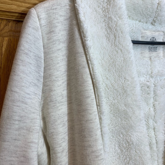 Gaiam ultra soft fleece lined sweatshirt , size extra small - Picture 7 of 9